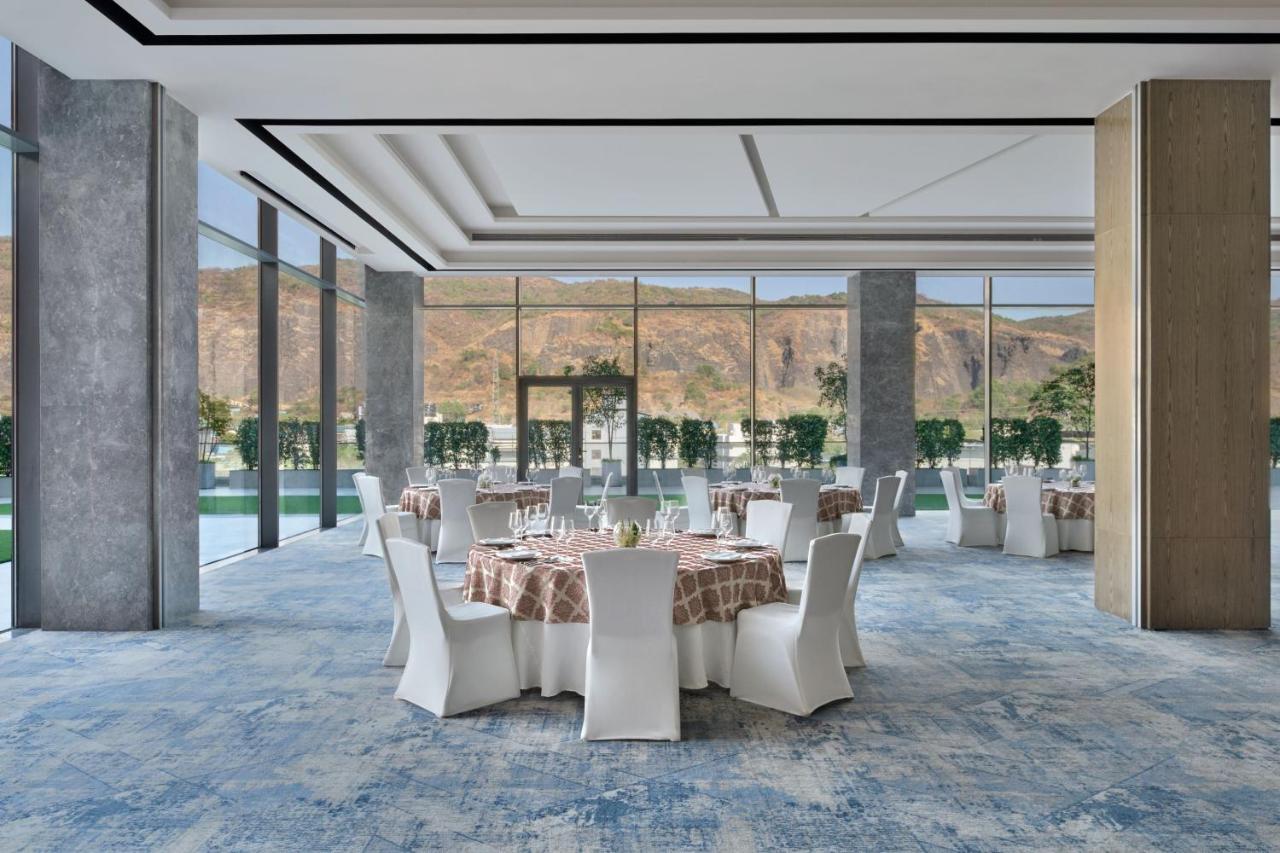 Marriott Executive Apartments Нави Мумбаи Экстерьер фото